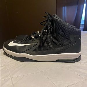 LIKE NEW!! Nike Air Max Stutter Step 2 Size 7Y Black Basketball Shoes.